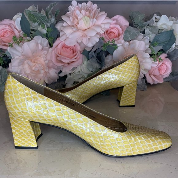 Stuart Weitzman 9.5 - Picture 1 of 6